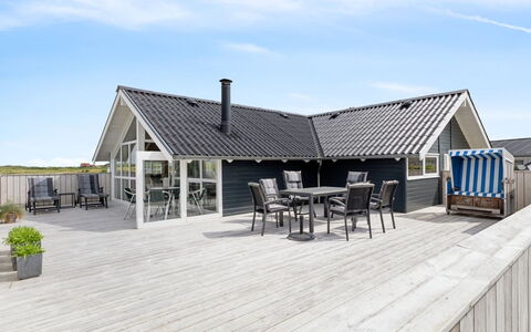 Betti - 300M from the Sea: Græs, Hus, Tag, Hjem, Sommerhus, Busk, Land Lot, Landdistrikt, Stuehus, Bunddække