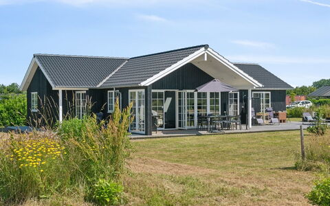 Annerose - 550M from the Sea: Lejlighed, Skygge, Altan, Stol, Hegn, Udendørs Møbler, Aluminium, Kunstgræs