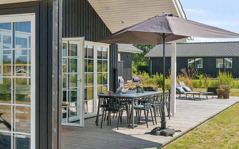 Annerose - 550M from the Sea: Lejlighed, Skygge, Altan, Stol, Hegn, Udendørs Møbler, Aluminium, Kunstgræs