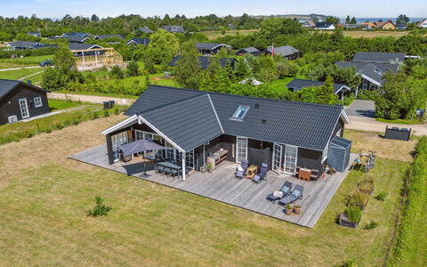 Annerose - 550M from the Sea: Lejlighed, Skygge, Altan, Stol, Hegn, Udendørs Møbler, Aluminium, Kunstgræs