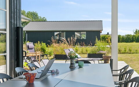 Annerose - 550M from the Sea: Lejlighed, Skygge, Altan, Stol, Hegn, Udendørs Møbler, Aluminium, Kunstgræs