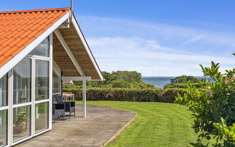 Aarne - 300M from the Sea: Sommerhus, Hjem, Hus, Tag, Veranda, Estate, Sidespor, Garden Bygninger, Stuehus, Gård