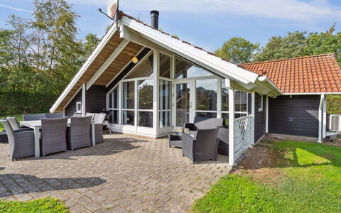 Frosina - 300M from the Sea: Plantesamfund, Sollys, Urteagtig Plante, Have, Plantation, Landbrug, Farm