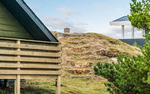 Delia - 300M from the Sea: Tag, Hus, Hjem, Sommerhus, Dør, Sidespor, Dæk, Veranda, Planke, Hårdttræ