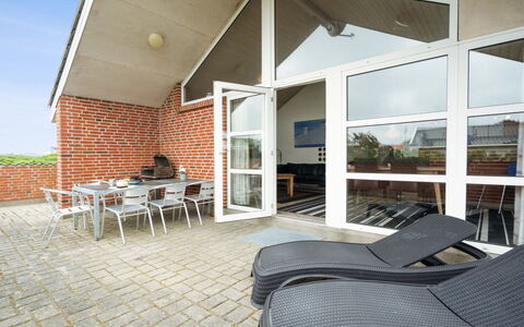 Mari - 400M from the Sea: 