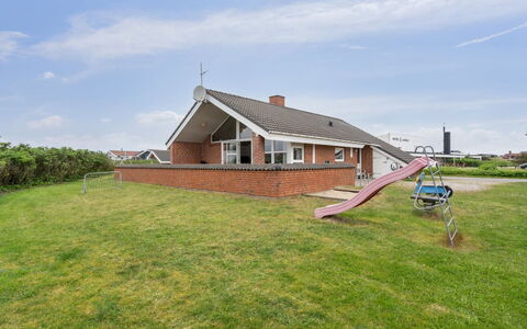 Mari - 400M from the Sea: 