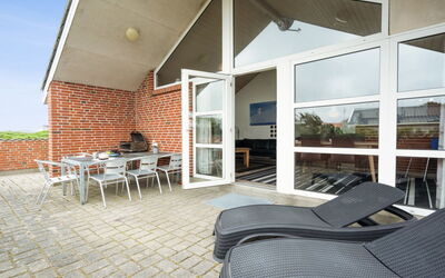 Mari - 400M from the Sea