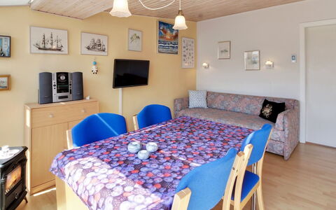 Genadij - 1Km from the Sea: Tag, Sommerhus, Hjem, Skygge, Sidespor, Stuehus, Veranda, Udendørs Struktur, Garden Bygninger