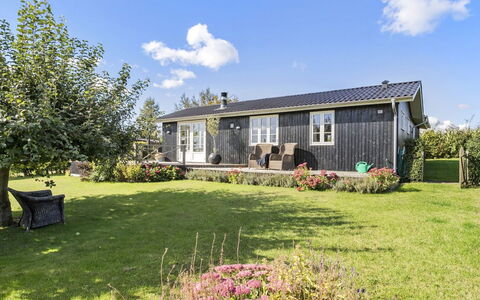 Sinika - 400M from the Sea: Loft, Gulvbelægning, Indretning, Etage, Kompositmateriale, Møbel, Udvej, Hotel, Design, Dagslys