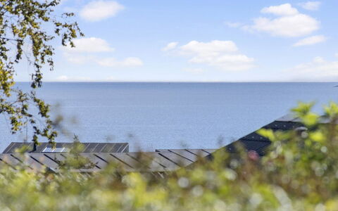 Sinika - 400M from the Sea: Loft, Gulvbelægning, Indretning, Etage, Kompositmateriale, Møbel, Udvej, Hotel, Design, Dagslys