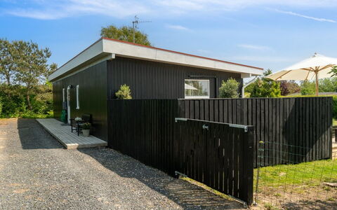 Stygge - 400M from the Sea: Land Lot, Have, Skygge, Backyard, Garden Bygninger, Lawn, Landscaping, Gård, Skur, Sidespor