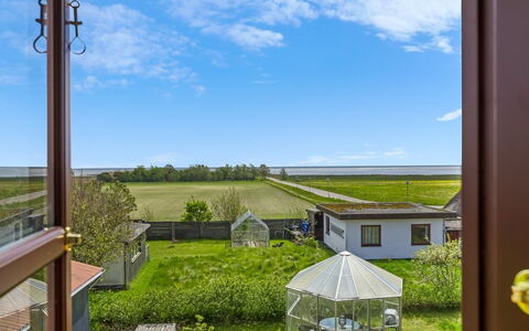 Amely - 500M from the Sea: Land Lot, Sommerhus, Lawn, Have, Prærie, Gård, Estate, Landscaping, Stuehus, Farm