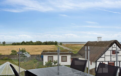 Amely - 500M from the Sea: Himmel, Tag, Hjem, Møbel, Sommerhus, Stol, Udendørs Møbler, Veranda, Skygge, Estate