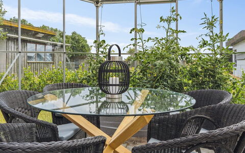 Amely - 500M from the Sea: Møbel, Udendørs Møbler, Udendørs Bord, Stol, Wicker, Eco Hotel, Have, Jern, Skygge, Gårdhave