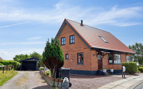 Amely - 500M from the Sea: Himmel, Bygning, Vindue, Hus, Tag, Boligområde, Hjem, Sommerhus, Mursten, Murværk