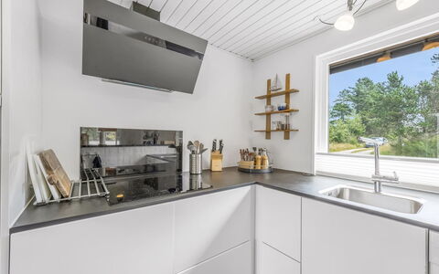 Barba - 2Km from the Sea: Køkken, Countertop, Køkken Apparat, Indretning, Træ, Gulvbelægning, Loft, Husholdningsapparat, Større Bandage, Komfur