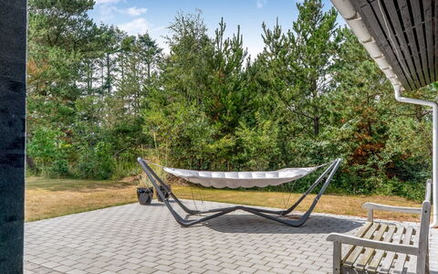 Barba - 2Km from the Sea: Udendørs Møbler, Møbel, Have, Skygge, Stol, Landscaping, Hårdttræ, Design, Backyard, Liggestol