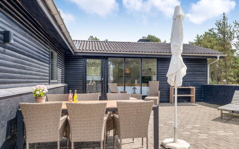 Barba - 2Km from the Sea: Træ, Udendørs Møbler, Tag, Hjem, Møbel, Veranda, Dør, Kompositmateriale, Udendørs Bord, Skygge