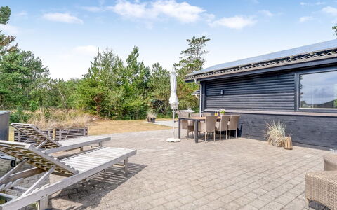 Barba - 2Km from the Sea: Busk, Hjem, Land Lot, Tag, Sommerhus, Estate, Skygge, Landscaping, Have, Hårdttræ