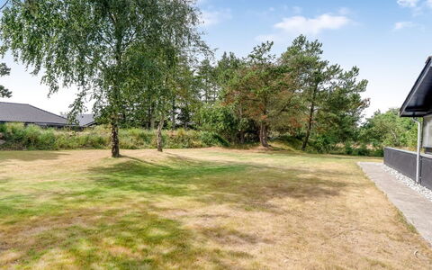 Barba - 2Km from the Sea: Almindeligt, Have, Lawn, Skygge, Landscaping, Backyard, Indkørsel, Evergreen