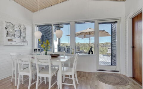 Felis - 200M from the Sea: Sommerhus, Hjem, Hus, Tag, Veranda, Estate, Sidespor, Garden Bygninger, Stuehus, Gård