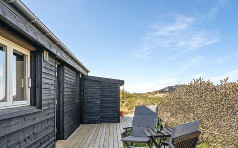 Felis - 200M from the Sea: Sommerhus, Hjem, Hus, Tag, Veranda, Estate, Sidespor, Garden Bygninger, Stuehus, Gård