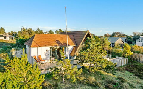 Ariana - 150M from the Sea: Tag, Hus, Hjem, Sommerhus, Dør, Sidespor, Dæk, Veranda, Planke, Hårdttræ