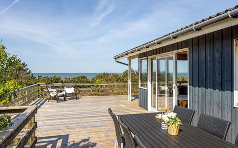 Frender - 150M from the Sea: Træ, Hjem, Kompositmateriale, Dør, Sommerhus, Skygge, Sidespor, Hårdttræ, Bejdse