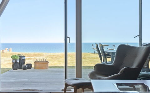 Gjoko - 40M from the Sea: Møbel, Udendørs Møbler, Bordservice, Bord, Drinkware, Stol, Udendørs Bord, Mad, Flaske