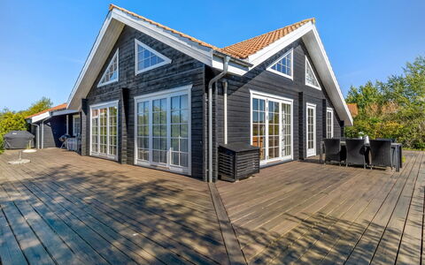 Zişan - 1.1Km from the Sea: Bygning, Hus, Vindue, Hjem, Tag, Boligområde, Busk, Sommerhus, Land Lot