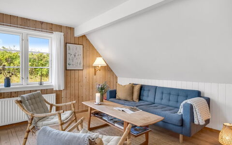 Christensen - 100M from the Sea: Møbel, Indretning, Gulvbelægning, Etage, Træ, Couch, Loft, Værelse, Stue, Trægulve
