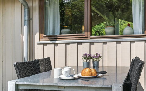 Leevi - 150M from the Sea: Veranda, Udendørs Møbler, Blomsterkrukke, Bejdse, Hårdttræ, Stueplante, Dæk, Gårdhave, Have, Skygge