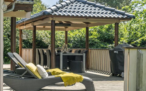 Leevi - 150M from the Sea: Gazebo, Udendørs Møbler, Skygge, Møbel, Have, Pavilion, Baldakin, Udendørs Struktur, Gårdhave, Dæk