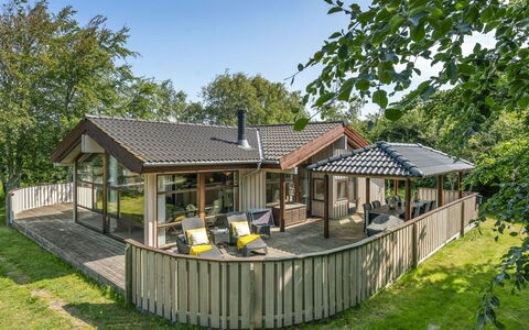 Leevi - 150M from the Sea: Svømmepøl, Udendørs Møbler, Møbel, Udvej, Flise, Eco Hotel, Skygge, Stol, Fritid, Estate