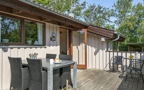 Leevi - 150M from the Sea: Svømmepøl, Udendørs Møbler, Møbel, Udvej, Flise, Eco Hotel, Skygge, Stol, Fritid, Estate
