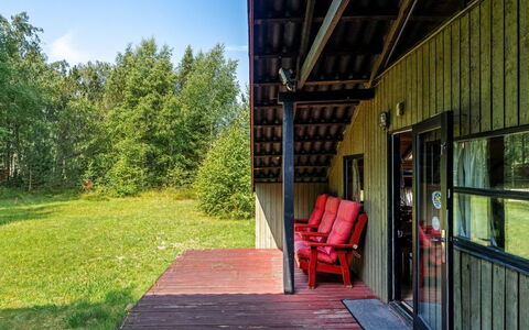 Elfrieda - 1.6Km from the Sea: Svømmepøl, Udendørs Møbler, Møbel, Udvej, Flise, Eco Hotel, Skygge, Stol, Fritid, Estate
