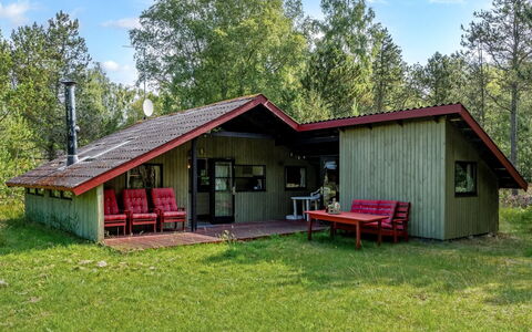 Elfrieda - 1.6Km from the Sea: Svømmepøl, Udendørs Møbler, Møbel, Udvej, Flise, Eco Hotel, Skygge, Stol, Fritid, Estate