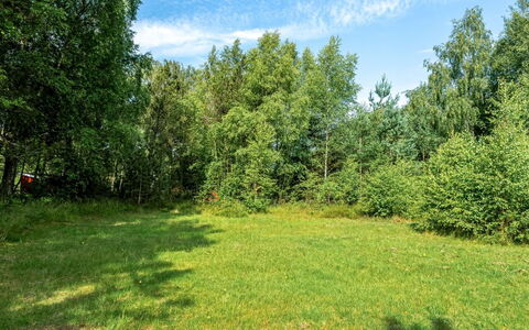 Elfrieda - 1.6Km from the Sea: Svømmepøl, Udendørs Møbler, Møbel, Udvej, Flise, Eco Hotel, Skygge, Stol, Fritid, Estate