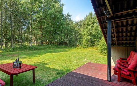 Elfrieda - 1.6Km from the Sea: Svømmepøl, Udendørs Møbler, Møbel, Udvej, Flise, Eco Hotel, Skygge, Stol, Fritid, Estate
