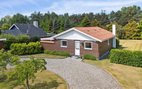 Onni - 1Km from the Sea: Svømmepøl, Ferieby