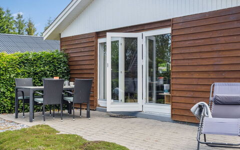 Onni - 1Km from the Sea: Svømmepøl, Ferieby