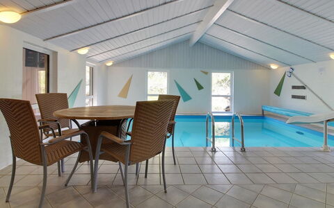 Sirka - 200M from the Sea: Møbel, Indretning, Stol, Gulvbelægning, Bord, Udvej, Etage, Loft, Værelse, Eco Hotel