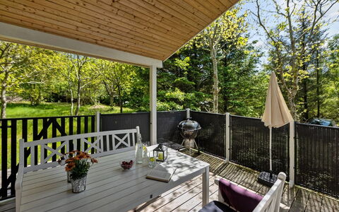 Elena - 800M to the Fjord: Bygning, Hus, Vindue, Hjem, Tag, Boligområde, Busk, Sommerhus, Land Lot