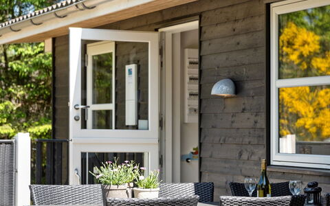 Elena - 800M to the Fjord: Bygning, Hus, Vindue, Hjem, Tag, Boligområde, Busk, Sommerhus, Land Lot