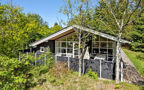 Elena - 800M to the Fjord: Bygning, Hus, Vindue, Hjem, Tag, Boligområde, Busk, Sommerhus, Land Lot
