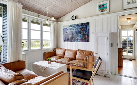 Katri - 500M from the Sea: Møbel, Indretning, Couch, Træ, Gulvbelægning, Loft, Etage, Stue, Værelse, Hjem