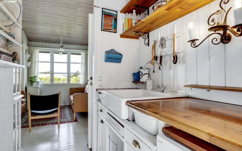Katri - 500M from the Sea: Køkken, Træ, Indretning, Gulvbelægning, Countertop, Cabinetry, Belysning, Loft, Lysarmatur, Etage