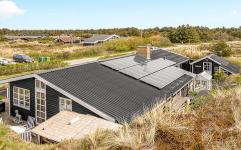 Katri - 500M from the Sea: Tag, Hjem, Sommerhus, Estate, Sidespor, Veranda, Stuehus, Villa