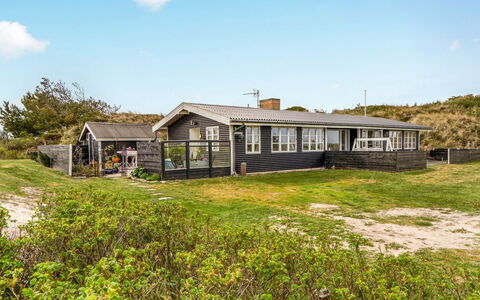 Katri - 500M from the Sea: Sommerhus, Hjem, Tag, Landdistrikt, Dør, Estate, Stuehus, Veranda, Sidespor, Bjælkehytte