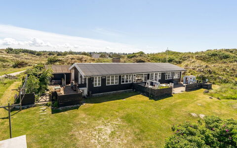 Katri - 500M from the Sea: Hjem, Hus, Sommerhus, Tag, Landdistrikt, Estate, Veranda, Stuehus, Sidespor, Villa